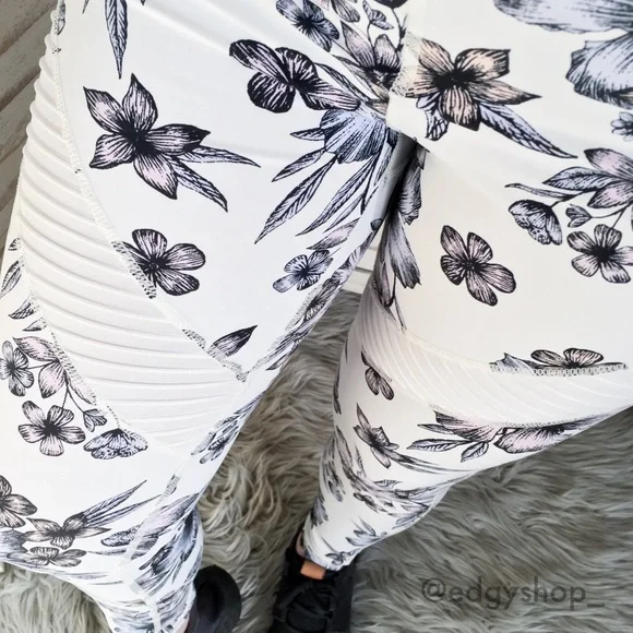 Hibiscus Ribbed Mesh Moto Legging - Picture 6 of 8